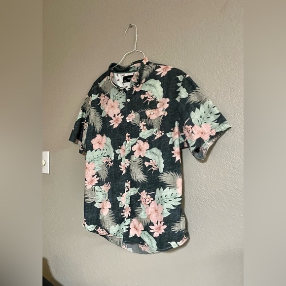 Sunrise Kingdom Size XL Men's Short Sleeve Button Up Hawaiian Shirt - Picture 3 of 6